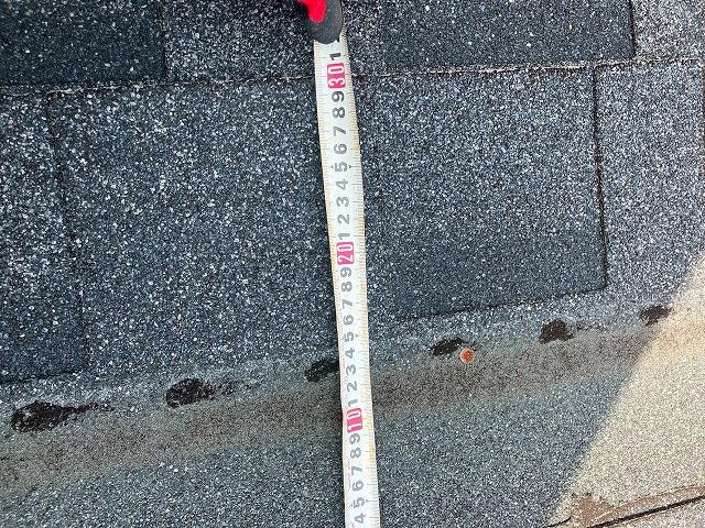 アスファルトシングルの幅を計測